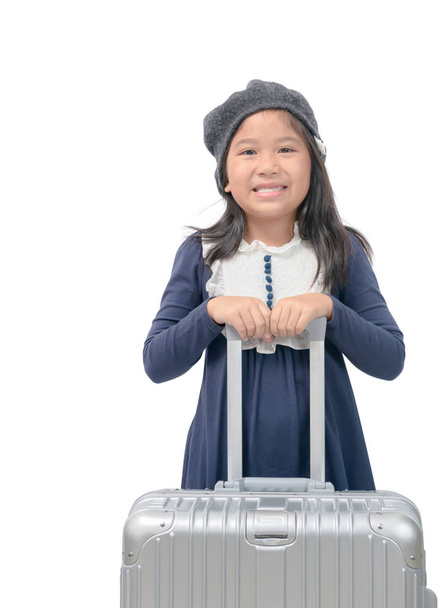 Feliz chica asiática con el equipaje aislado sobre fondo blanco, concepto de viaje
 - Foto, Imagen