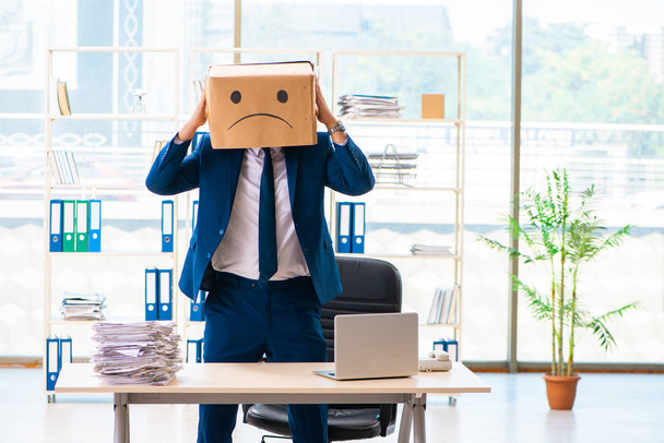 Nešťastný muž s krabicí místo hlavy  - Fotografie, Obrázek