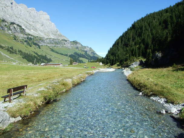 Fatschbach akışı güzel dağ Vadisi Urner Boden - Canton Uri, İsviçre - Fotoğraf, Görsel