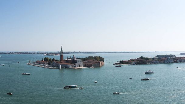 Európa. Olaszország. Panorámás kilátás nyílik a sziget Velence - Fotó, kép