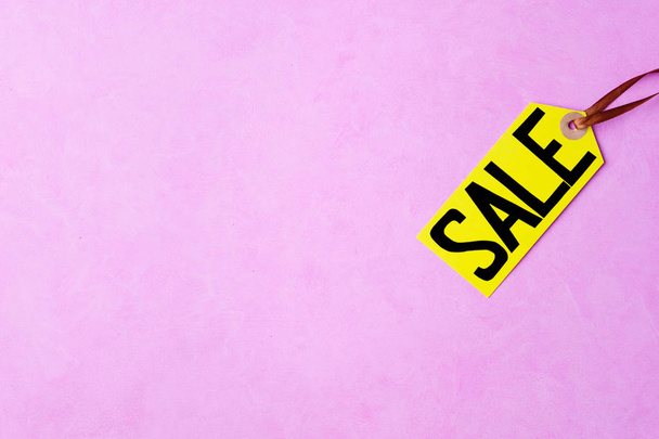 spring sale retail sticker on pink background - 写真・画像