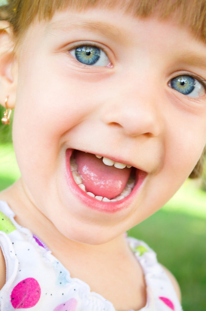 Closeup portrait of a little girl - Foto, Imagen