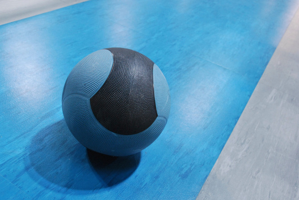 Palla sportiva nera e blu
 - Foto, immagini