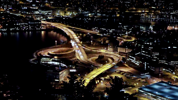 Vista de la carretera de circunvalación. Noche, Bergen, Noruega
 - Imágenes, Vídeo