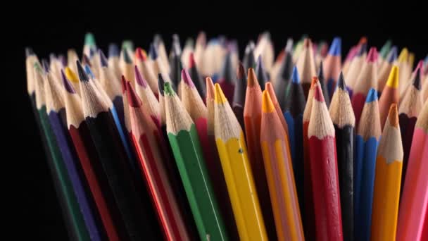 Цветные карандаши для рисования в движении
 - Кадры, видео