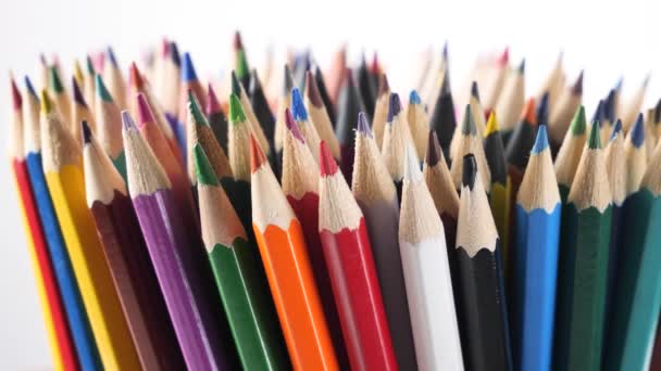Цветные карандаши для рисования в движении
 - Кадры, видео