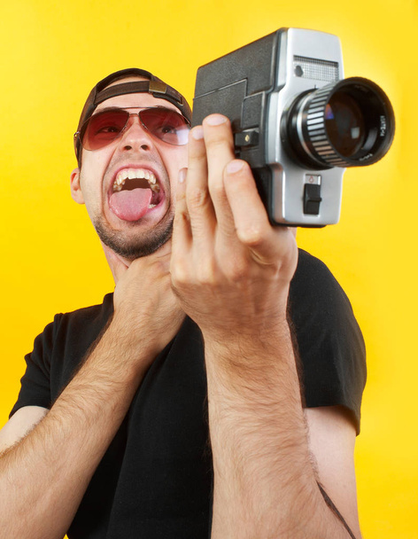 Kameramann mit 8mm-Kamera - Foto, Bild