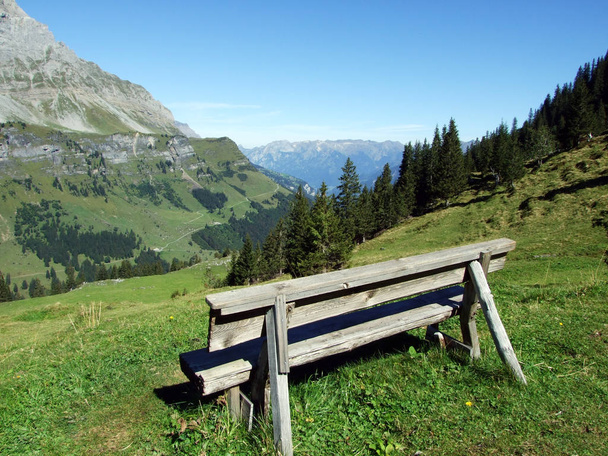 Fisetengrat と Chamerstock - Uri のカントン、グラールス州、スイスのアルプス山脈からのパノラマ - 写真・画像