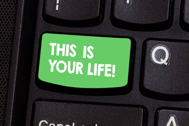 Szöveg jel mutatja a This Is Your Life. Fogalmi fénykép motiváció, hogy amit akarsz empowerment látás billentyű szándékát, hogy létre számítógépéhez üzenet, nyomja meg a billentyűzet ötlet. - Fotó, kép