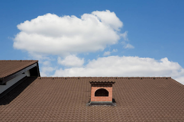 Evin çatı ve gökyüzü - Fotoğraf, Görsel