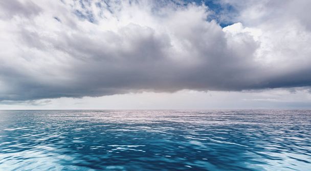 雨の雲や雨ストロームと美しい風光明媚なパノラマ海の風景 - 写真・画像