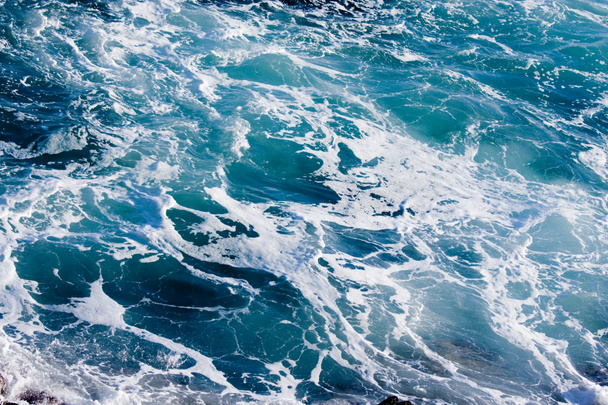 głęboki niebieski ocean złowieszczy tło woda - Zdjęcie, obraz