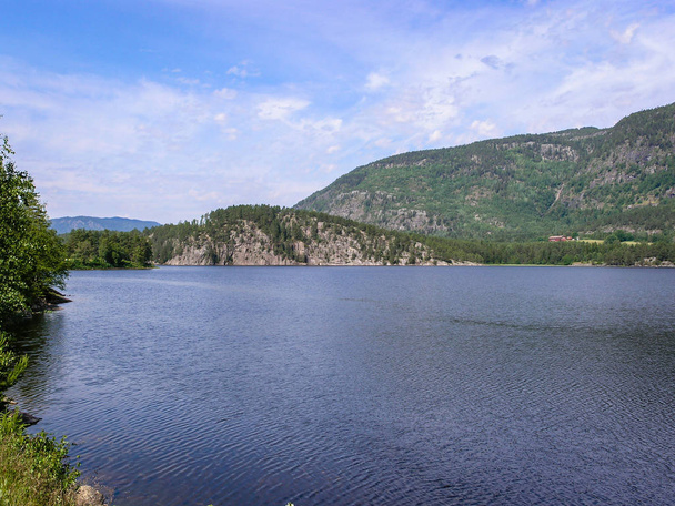 Travelling to Norway. Mountain lake - Foto, imagen