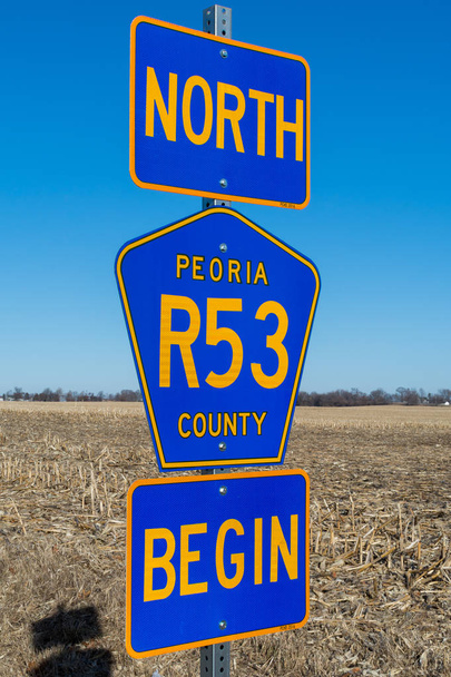 Route 53 Sinal de rua norte com céu azul brilhante no fundo
. - Foto, Imagem