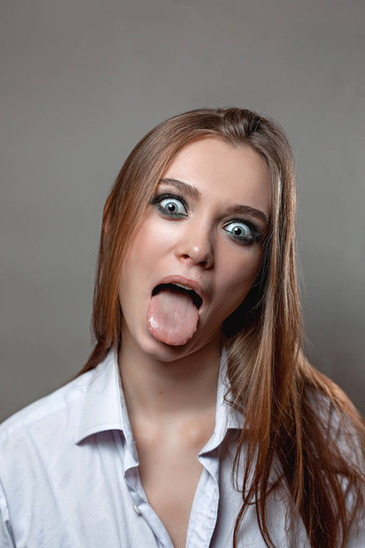 girl in shirt with tongue - Foto, afbeelding