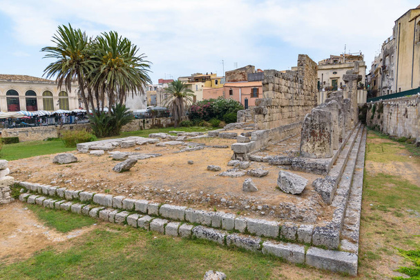 Ruinas del Templo de Apolo en la isla Ortygia en Siracusa, Sicilia, Italia
 - Foto, Imagen
