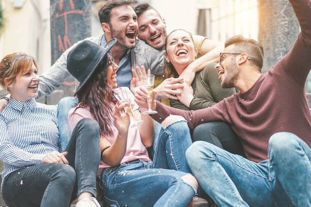 Happy friends doing party drinking champagne at sunset outdoor - Young millennial people having fun celebrating birthday and laughing together - Friendship and youth holidays lifestyle concept - Photo, Image