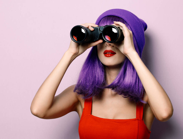 girl with blue hair and binoculars - Φωτογραφία, εικόνα