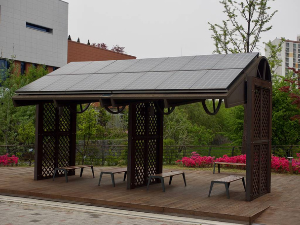 Instalações de descanso equipadas com painéis solares, Coréia
 - Foto, Imagem
