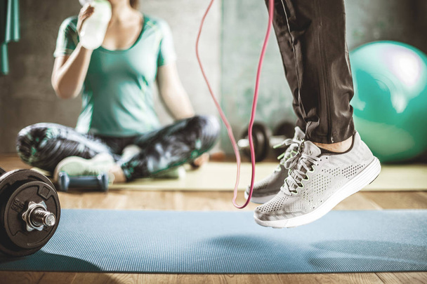 Body and mind workout in loft fitness studio - Zdjęcie, obraz
