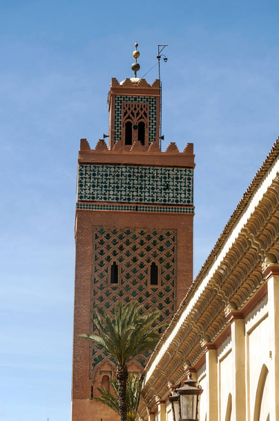 Mezquita de Koutoubia, Koutoubia, Kutubiya, Jami 'al-Kutubiyah o Kutubiyyin es una mezquita, un edificio para el culto a la religión islámica, construido en el siglo XII en la ciudad de Marrakech en Marruecos, representante del arte almohade.
. - Foto, imagen