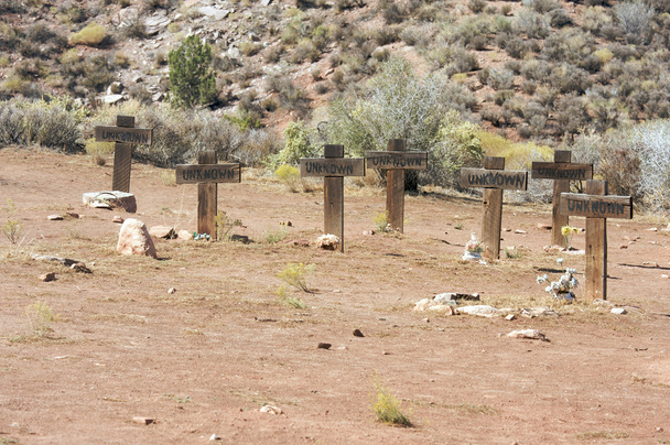mehrere unbekannte Grabkreuze - Foto, Bild