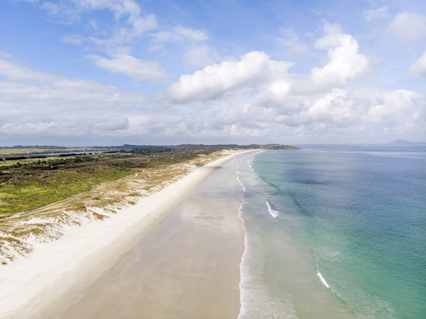 Drone фото Puheke пляж на півострові Karikari, далеко на північ від Нової Зеландії - Фото, зображення