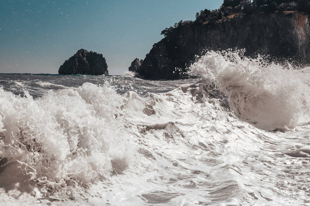 Zár megjelöl kilátás erős tengeri hullámok Sevastopol - Fotó, kép