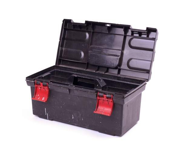 Vieille boîte à outils noire sale, isolée sur blanc - Photo, image