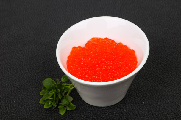 Caviar rouge de luxe dans le bol
 - Photo, image