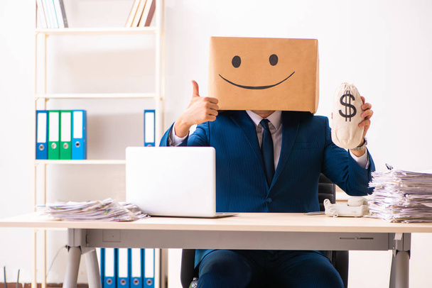 Happy man employee with box instead of his head - Fotoğraf, Görsel
