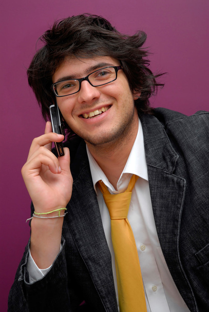 Молодой человек на телефоне
 - Фото, изображение