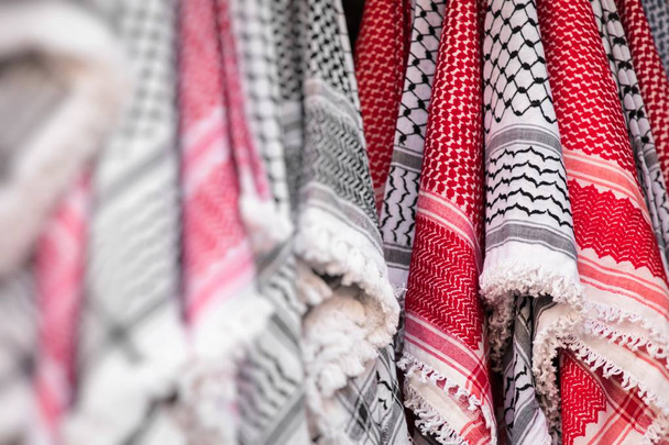 Kufiya foulard homme populaire dans les pays arabes. Focus sélectif
. - Photo, image