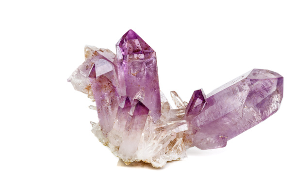 Ametista Crystal Druse macro minerale su sfondo bianco primo piano
 - Foto, immagini