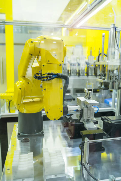 Aplicação de controle de sistema robótico e de automação no braço do robô automatizado
 - Foto, Imagem