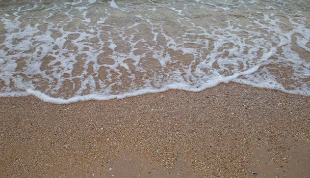 Focus selettivo di onde morbide sulla spiaggia
 - Foto, immagini