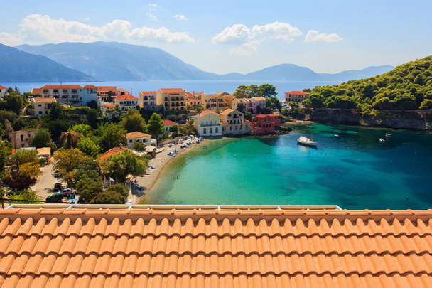 Schilderachtig uitzicht van prachtige dorpje Assos in Kefalonia, Ionische eilanden, Griekenland - Foto, afbeelding