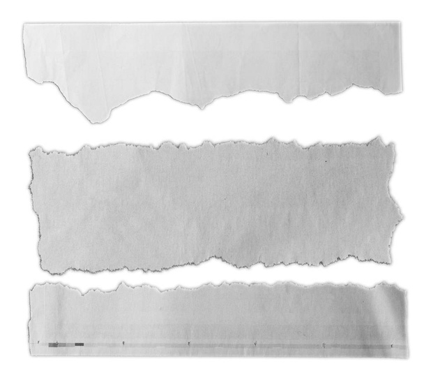 Três pedaços de papel rasgado sobre fundo liso  - Foto, Imagem