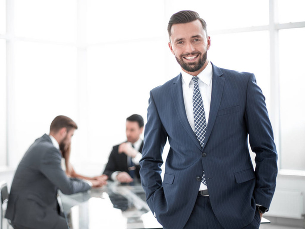 young businessman standing in a bright office - Foto, Imagem
