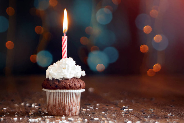 Creative background, cupcake with candles, beautiful bokeh. Happy Birthday. Present. Concept for Holiday Card, Flyer, Background. Copy space - Foto, Imagem