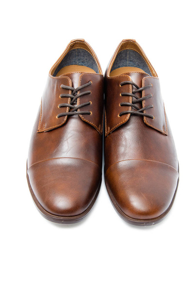 Bruine schoenen geïsoleerd op witte achtergrond - Foto, afbeelding