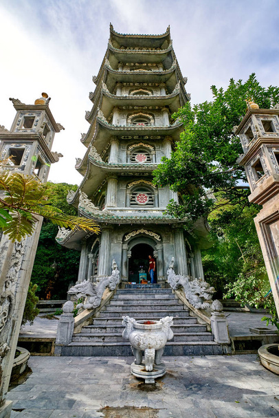 DA NANG, Vietnam-03 December 2014: Pagoda on the marble mountains in Danang, Vietnam - Foto, Imagen