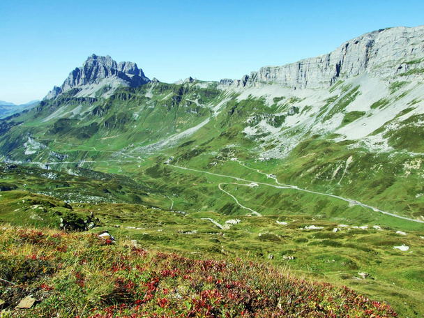 Road Mountain Pass Klausenpass - Canton of Uri, Switzerland - Photo, Image
