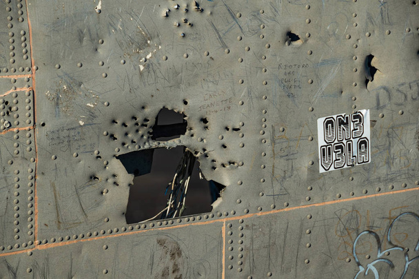 Εσωτερικη φωτογραφία από τα σήματα κουκκίδα στην άτρακτο εγκαταλειφθεί Dc του αεροσκάφους στην Solheimasandur, Ισλανδία - Φωτογραφία, εικόνα