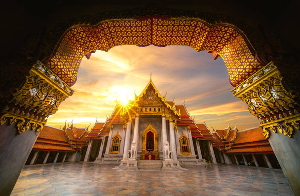 Wat Benchamabophit o el templo de mármol en la ciudad de Bangkok, Tailandia
 - Foto, imagen