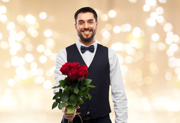happy man with bunch of red roses - Φωτογραφία, εικόνα