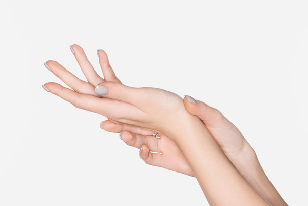 częściowy widok kobiecych rąk na białym tle - Zdjęcie, obraz