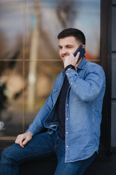Hamdsome beard man taking a call on his phone - Zdjęcie, obraz