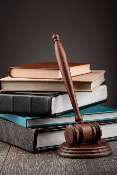 Gavel and stack of books - Foto, afbeelding