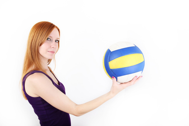 девушка играет в волейбол - Фото, изображение